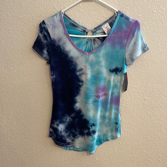 No Boundaries Tops - NWT TYE DYE VNECK TOP BLUE AND PURPLE Y2K vibes various sizes
